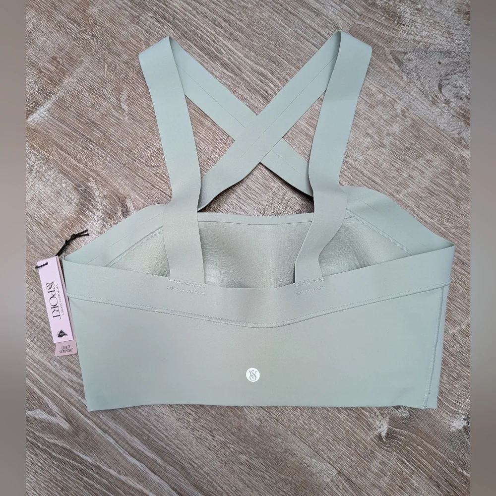 NWT Victoria's Secret Sport Soft Green Cross Strap Bandeau Sports Bra Size Small